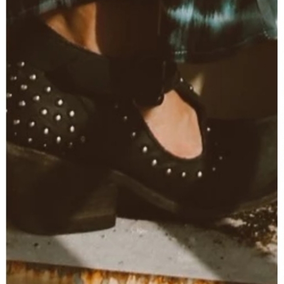 ‼️ISO Liberty black t-bone bootie - Picture 4 of 9